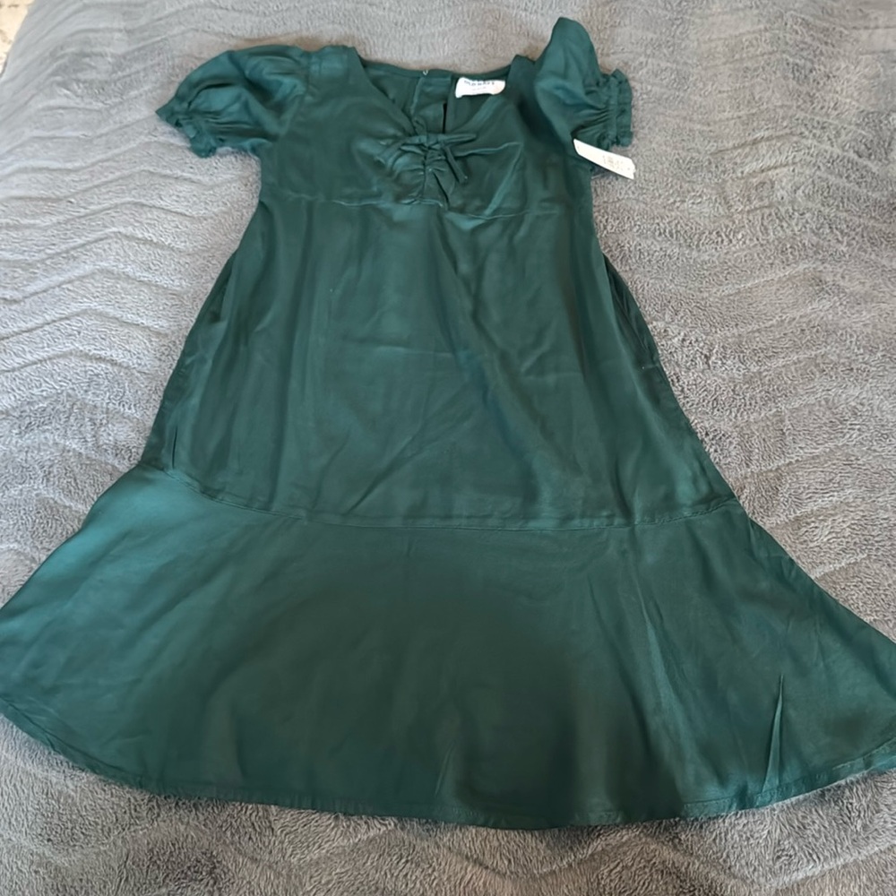 Girls Ild Navy green dress with ruffled sleeves